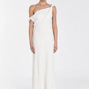 DISSH Cream One-Shoulder Gown Sleeveless Bridal